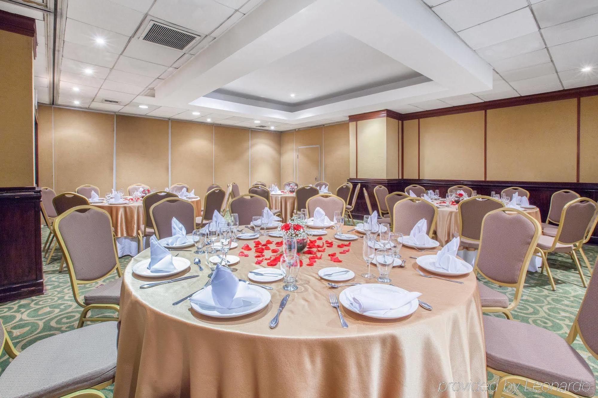 Crowne Plaza San Pedro Sula Hotel Buitenkant foto
