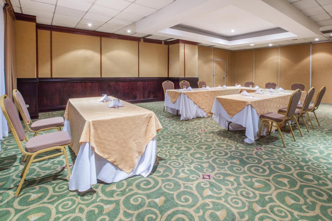 Crowne Plaza San Pedro Sula Hotel Buitenkant foto