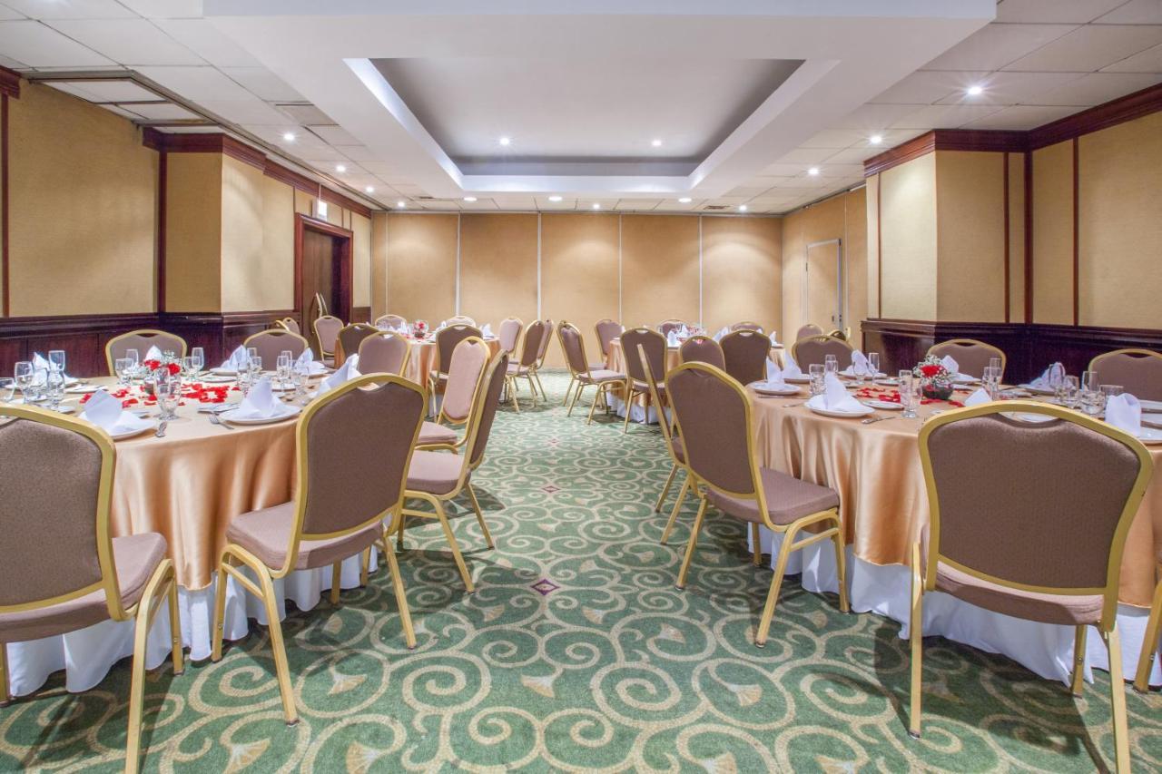 Crowne Plaza San Pedro Sula Hotel Buitenkant foto